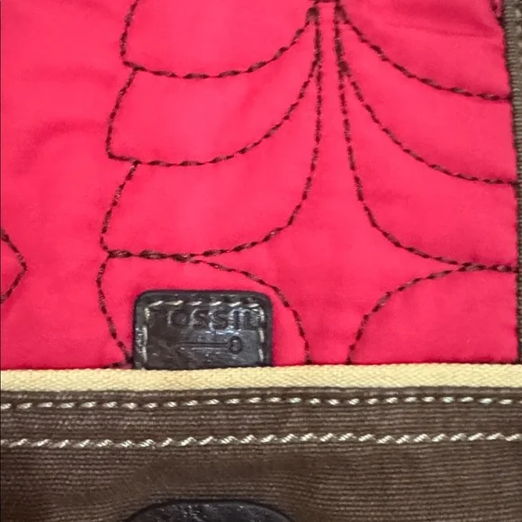 Used once Fossil quilted messenger bag 🍀🍀 - Picture 3 of 8